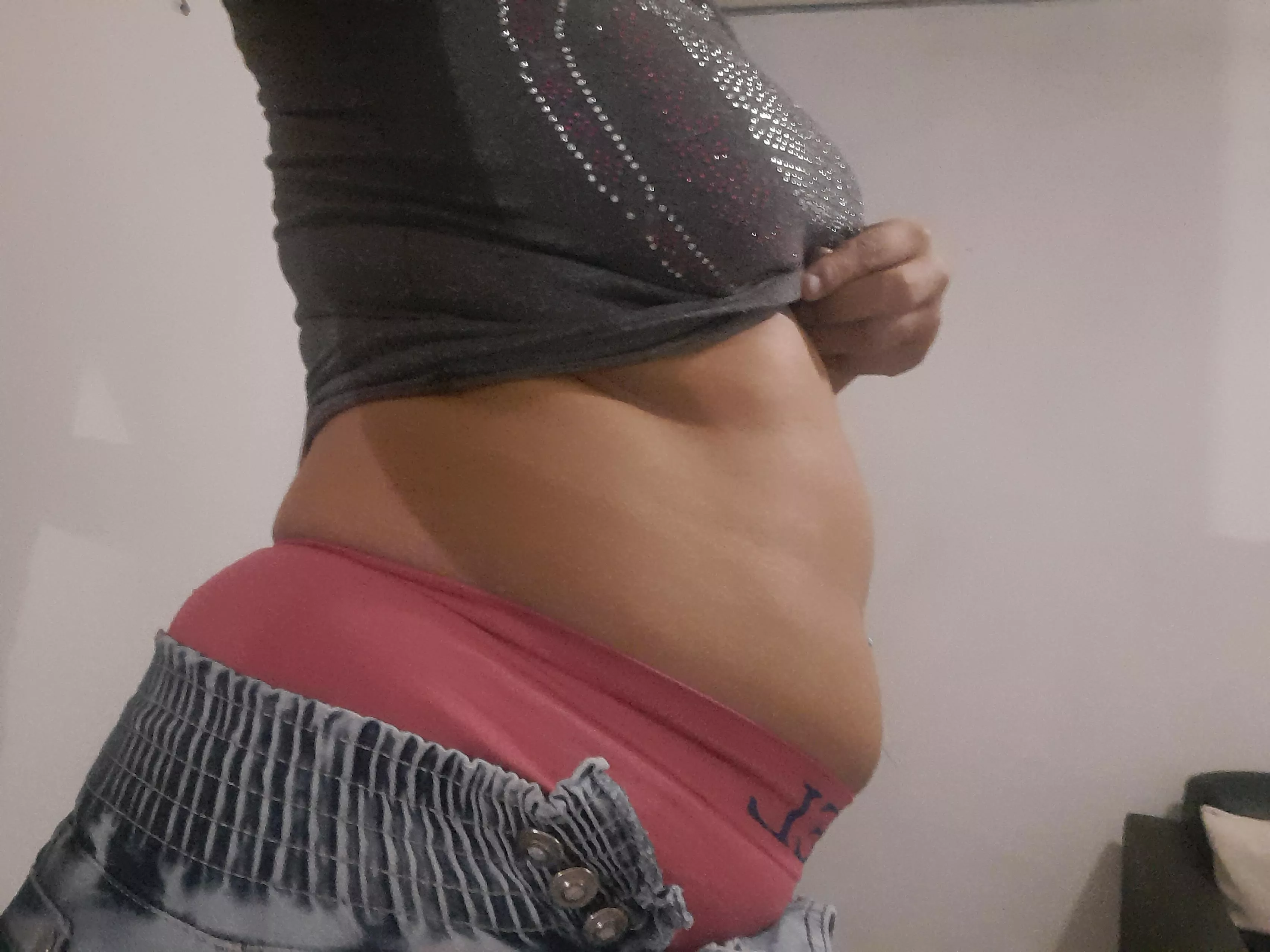 the pants no longer fit me and my belly wants to explode😍