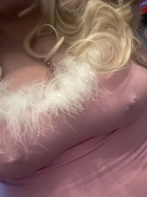 The problem with big tits is noticeable nips 🤫