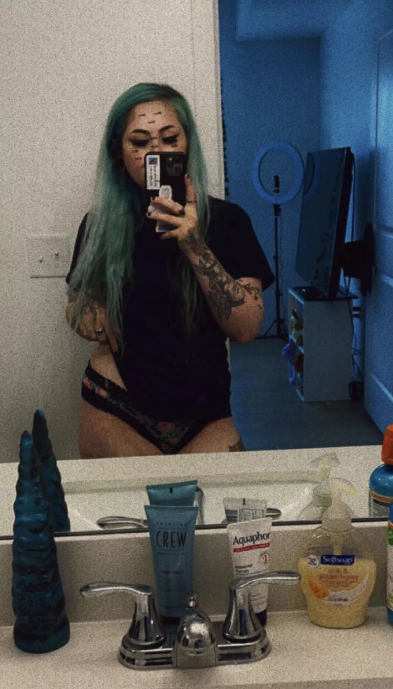 The tentacle caught your eye, huh?? B/g, g/g, threesome and solo content available! Free onlyfans link below 🌿🖤 NEW GIRL ON GIRL CONTENT 🖤🌿