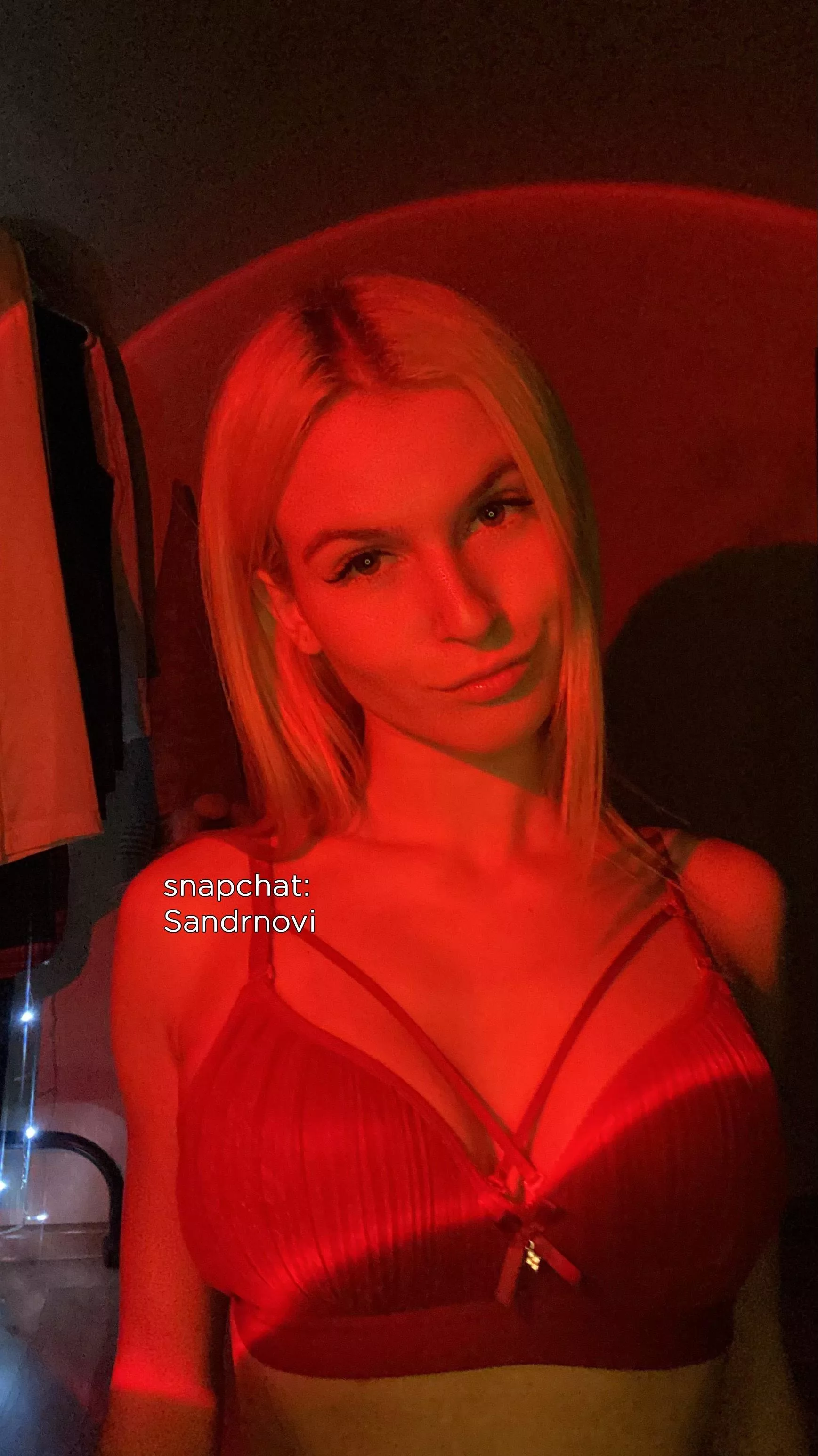 The thought of all the people online rn seeing me naked makes me so horny [F]19