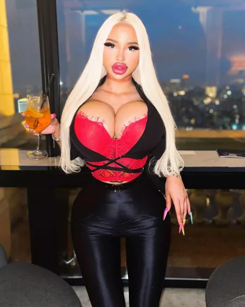 The ultimate tiny bimbo