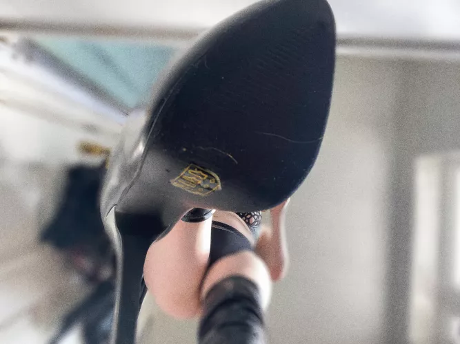 The view you have as I slowly crush ur balls 👀😈 [domme]