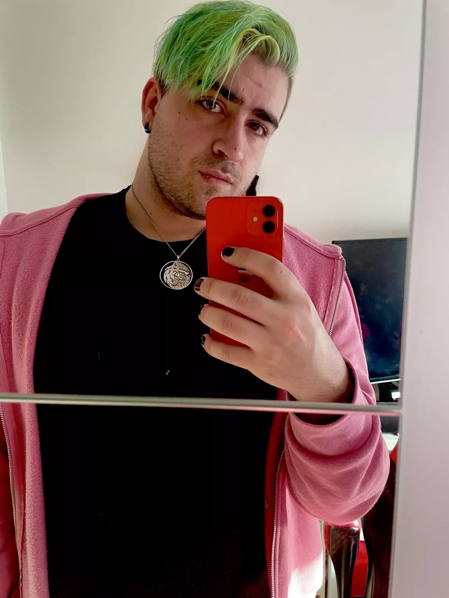 There’s always time for a quick mirror selfie