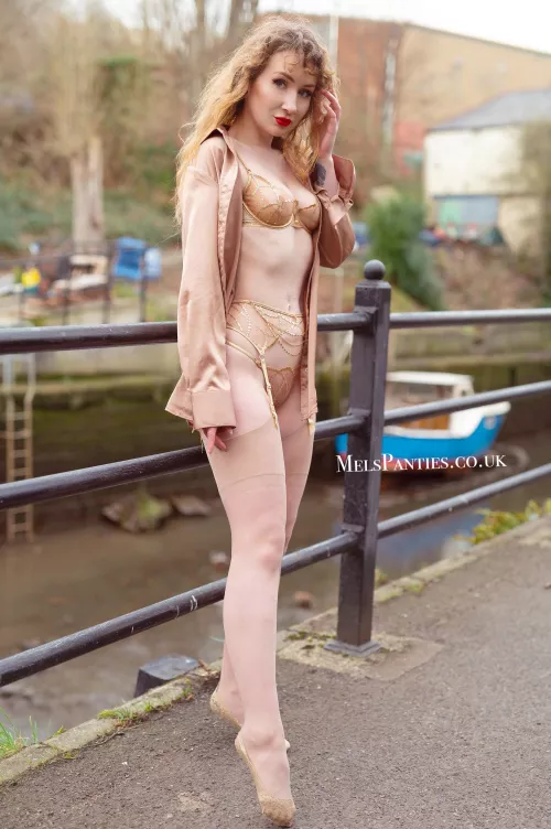 These Northern winter-reserves thighs keep me warm in all lingerie prancing. A bit like how seals stay warm 🦭