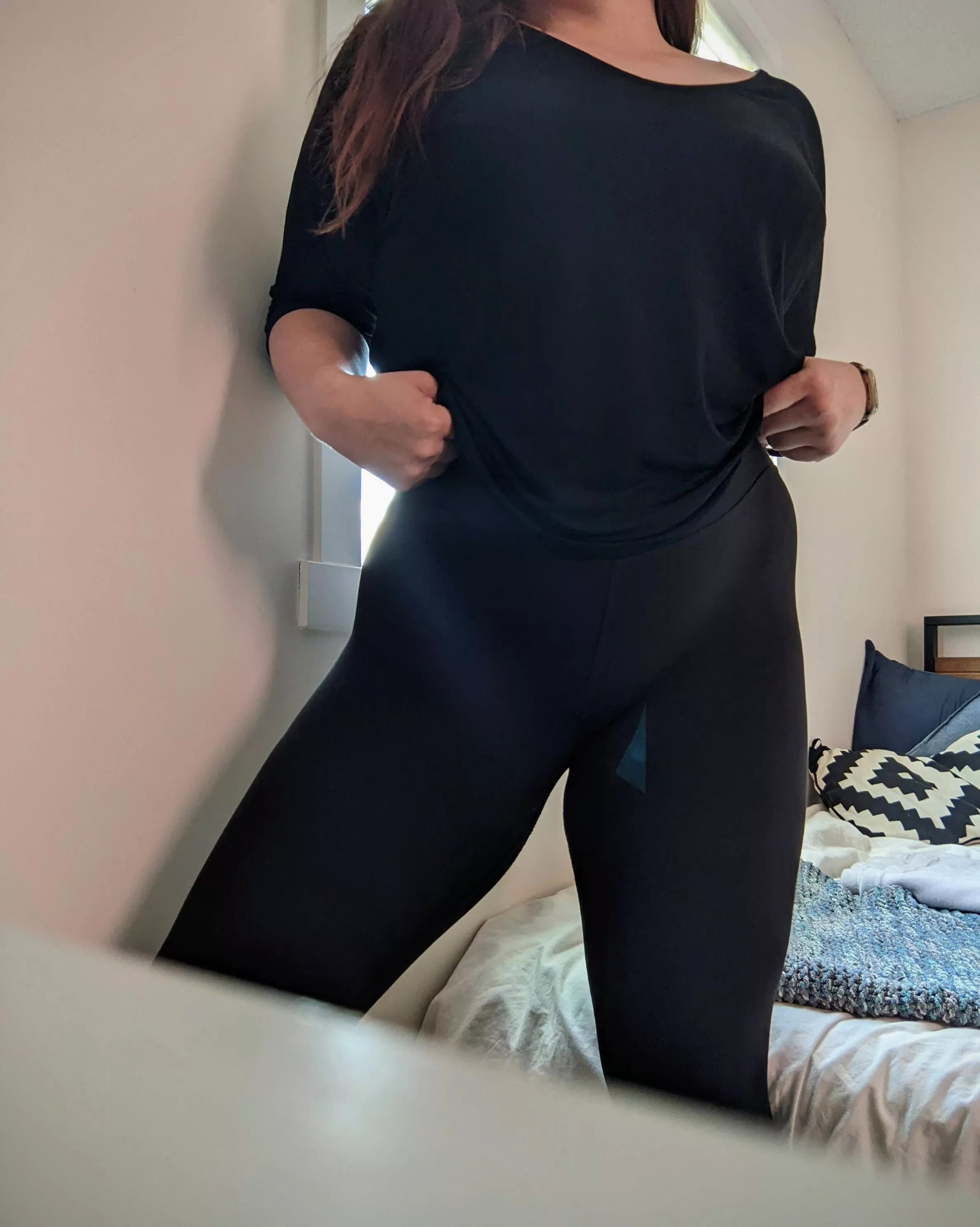 These pants really are a gift to curves ✌🏻✨ [F]