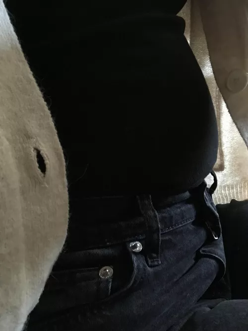 These pants used to be wayy to big on me…. now i fill them out and am even bulging over..