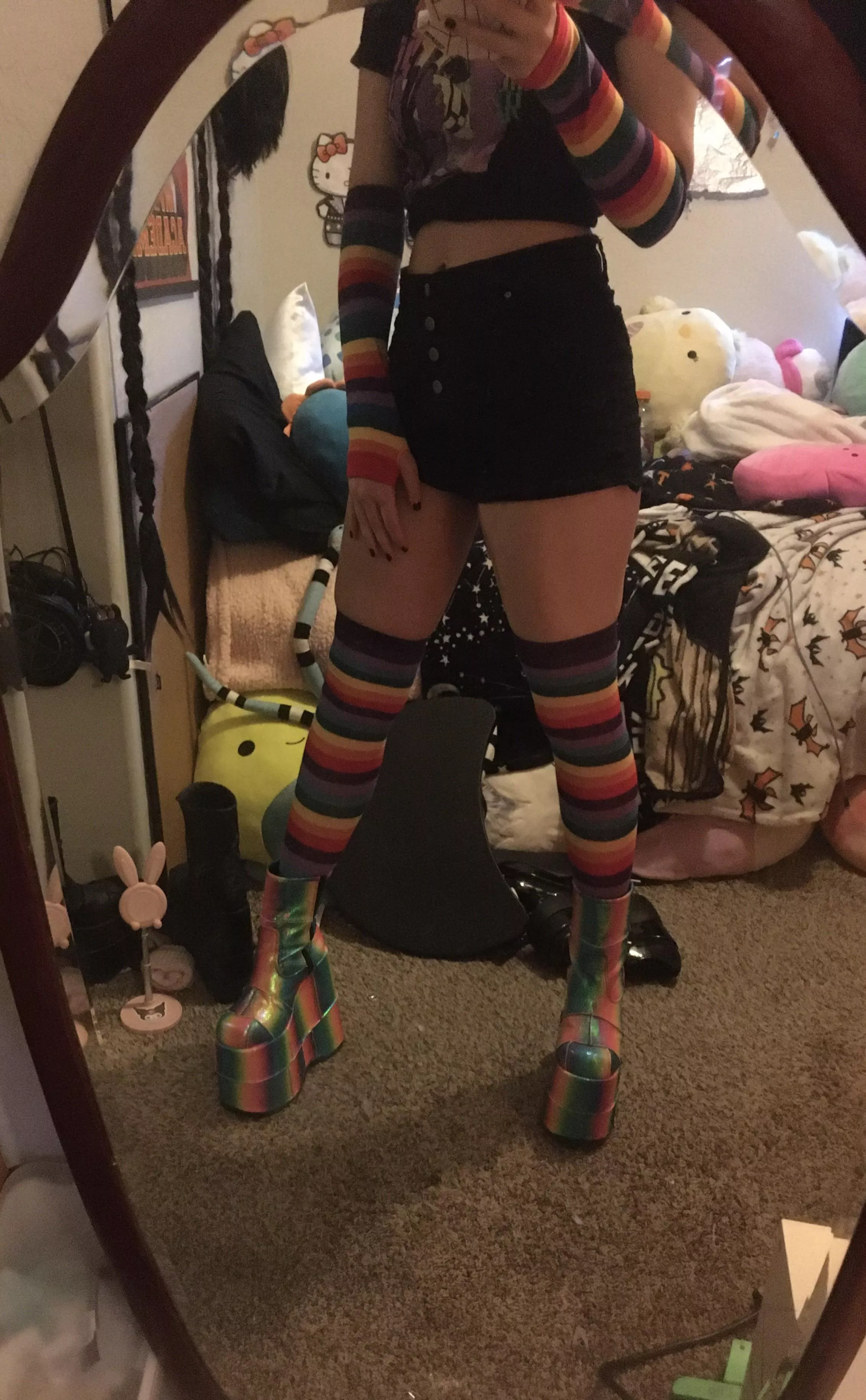 These shoes make me 6’2, I am a gay tower. Wish I could actually go to pride events have an excuse to wear these shoes outside lol.