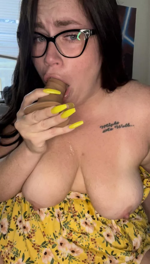 They match my dress 💛