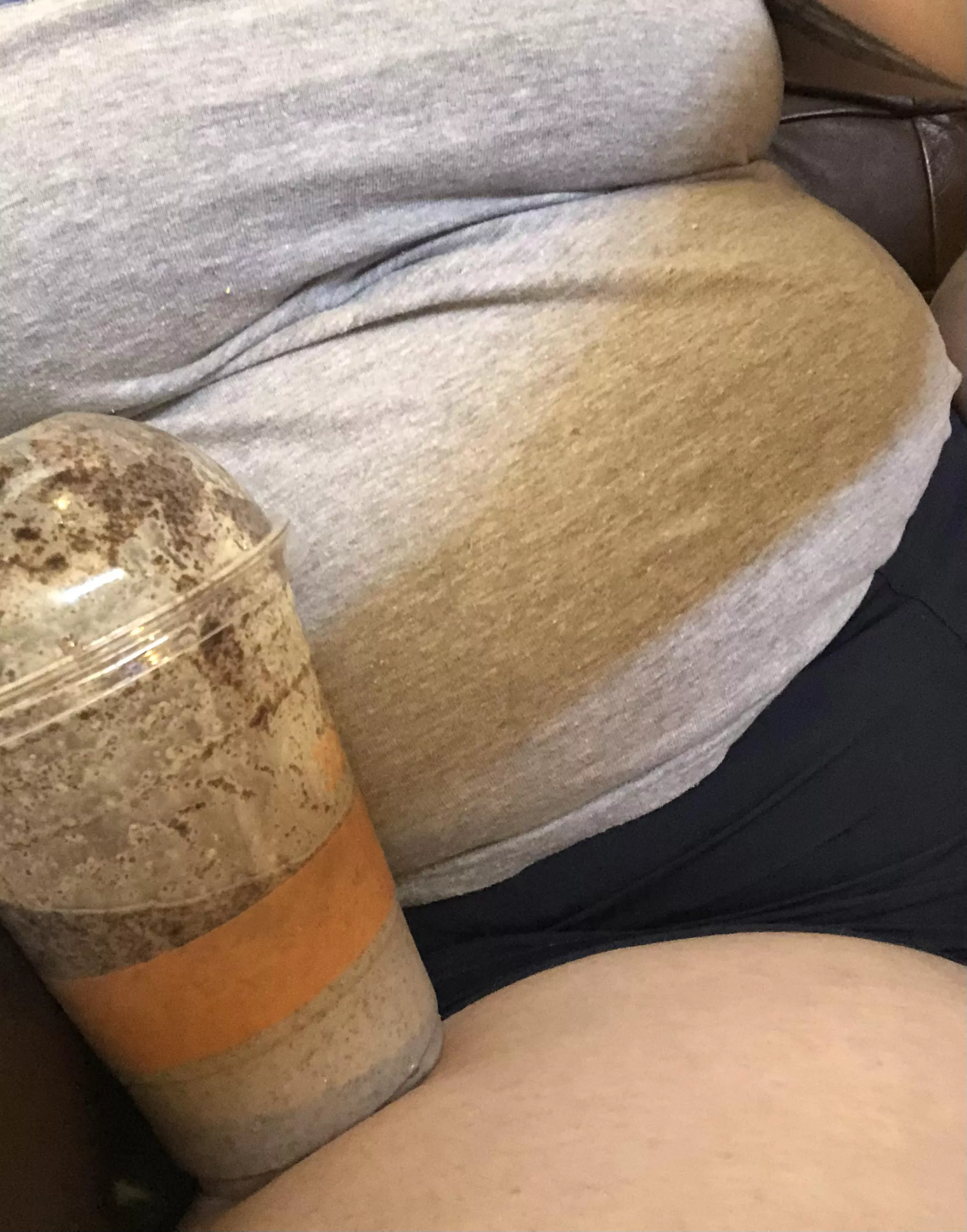 (they/them) filling my belly with burger and shake 🐷 buy me second dinner and make me explode