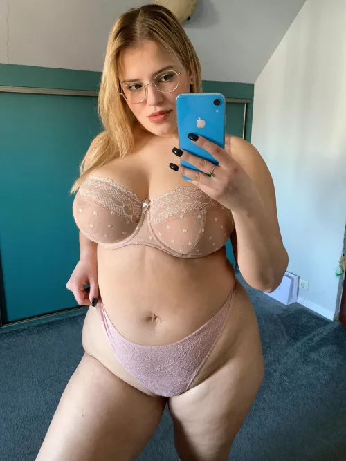 Thick and glasses☺️ wdyt?