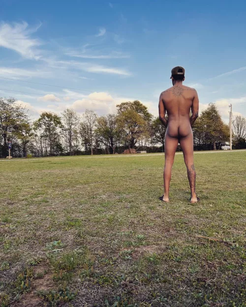 Thinking back to Earth Day. What a wonderful time and a wonderful feeling it is to be naked and comfortable. 🖤