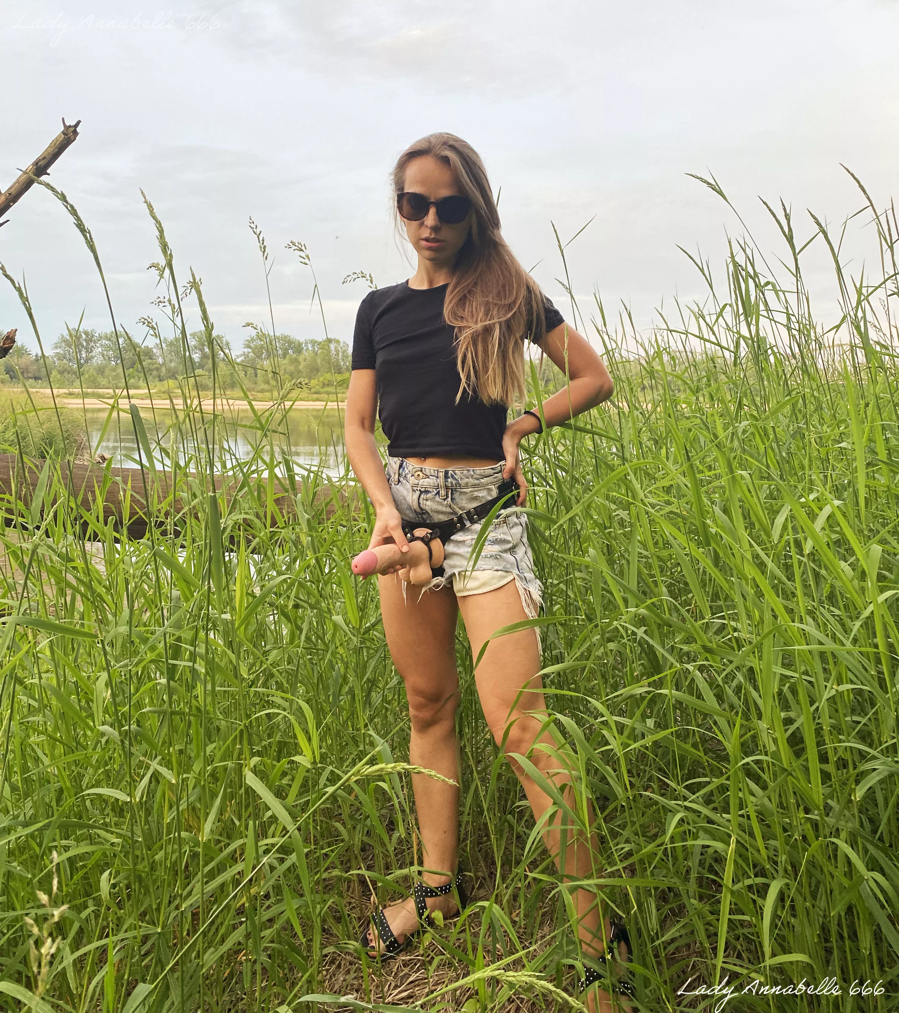 Thinking bout you sucking my cock in public ☀️