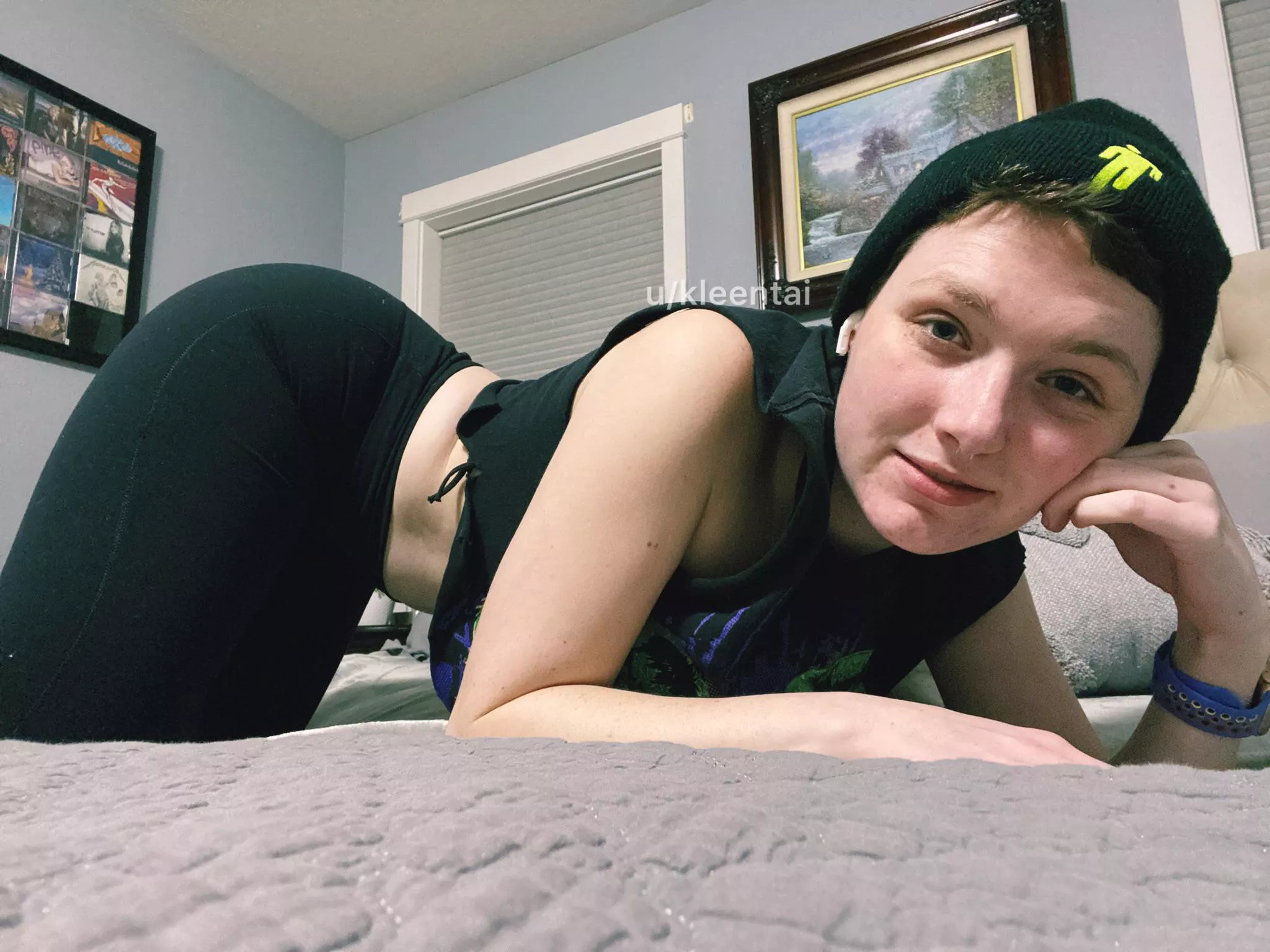 This boi is waiting for their pants to be pulled down 😈