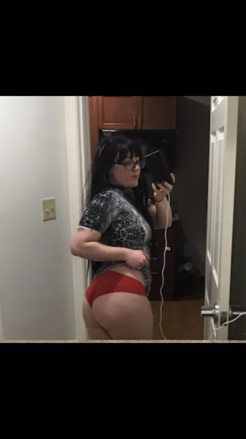 This dress is the perfect material for cleaning my glasses 🥰