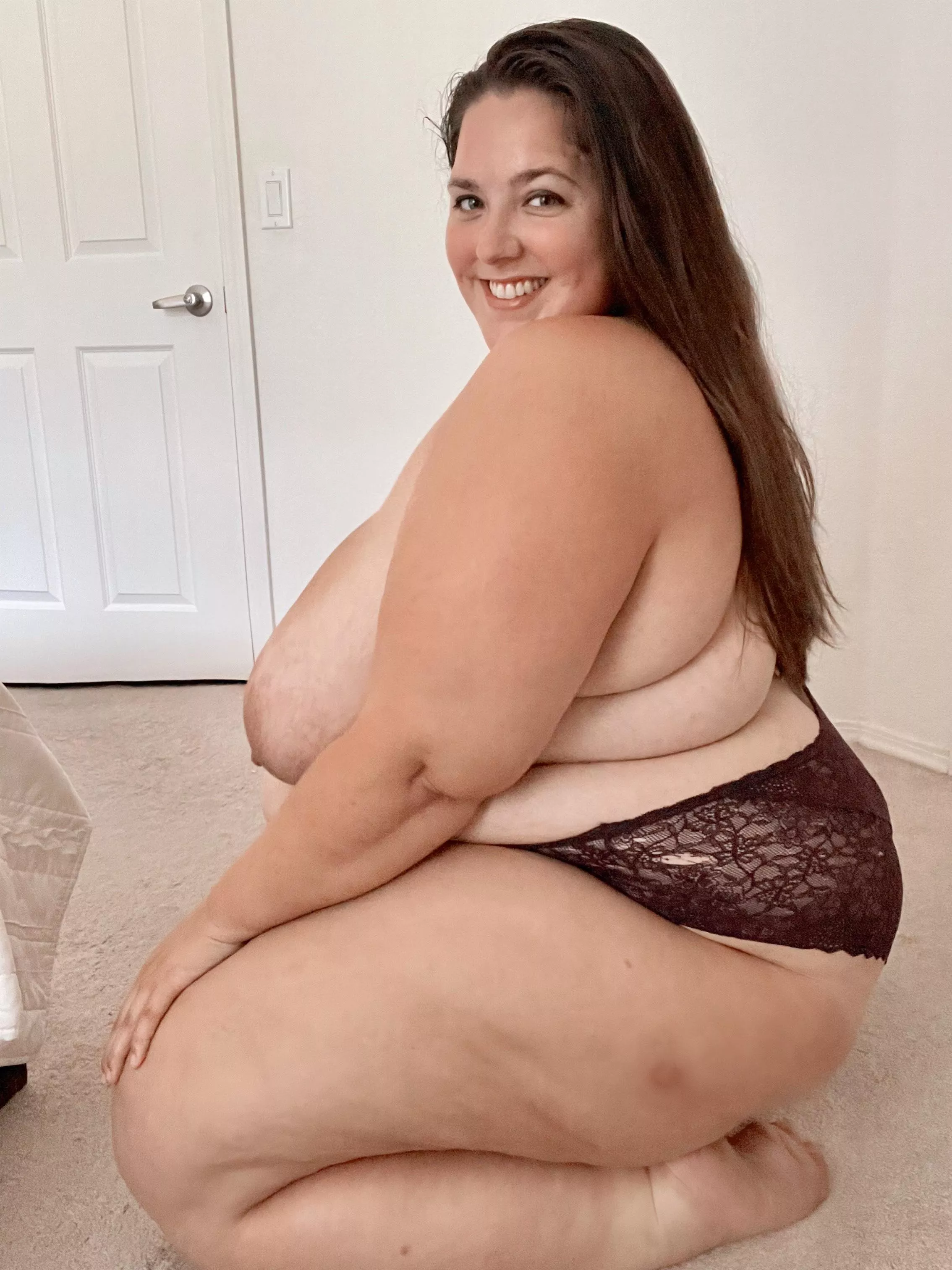 this good girl loves to get fucked on the daily 💕 I’m wondering who if it will it be your lucky day today…