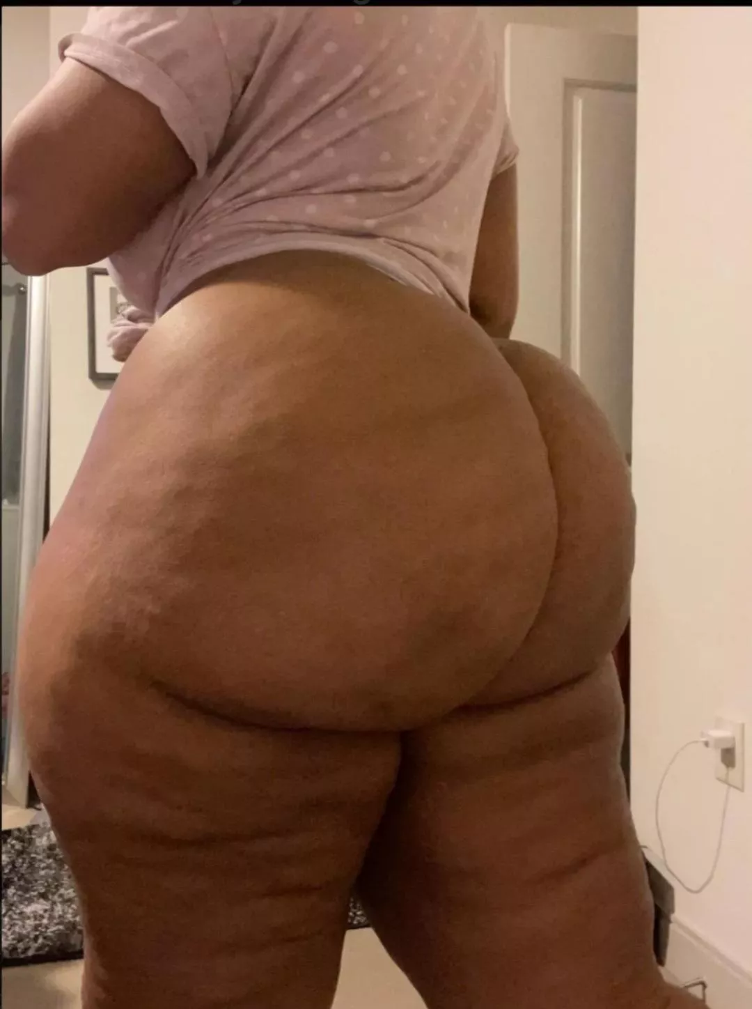 This is by far the greatest black ass I've ever seen. the pinnacle of thick black women.