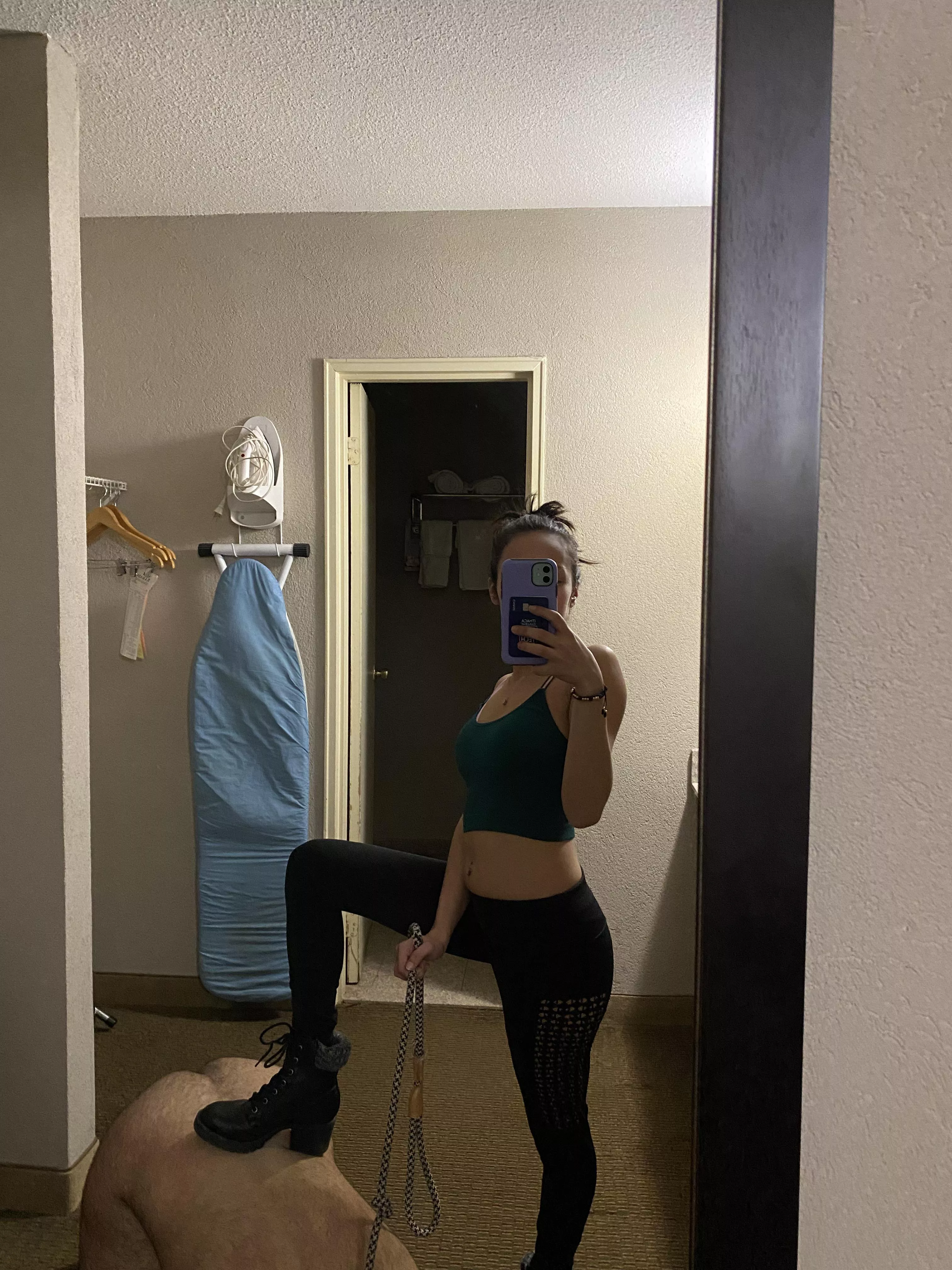 This is how all men should be 😈 at a woman’s feet, worshipping & serving her