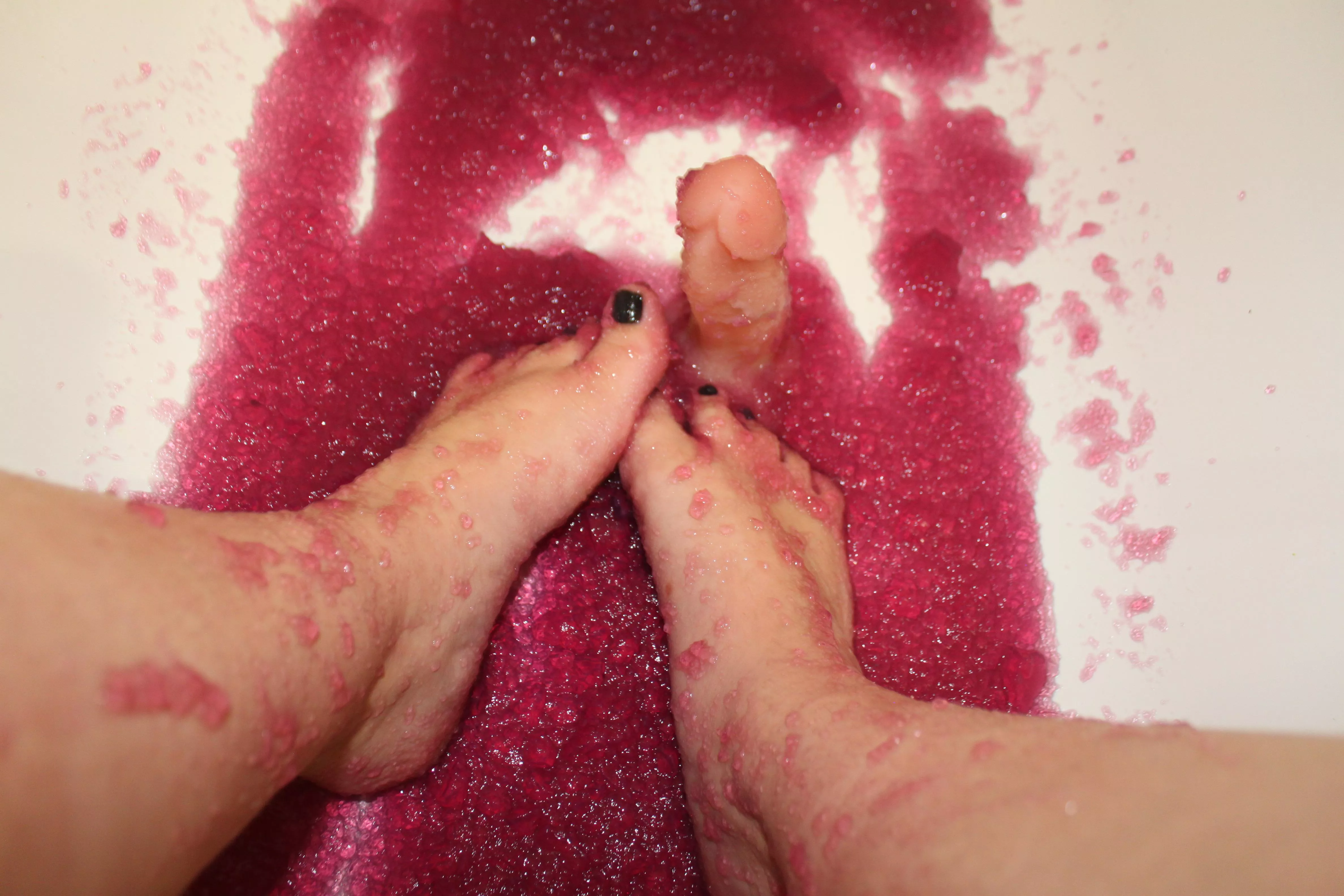 this jelly (and cock) felt amazing between my toes!