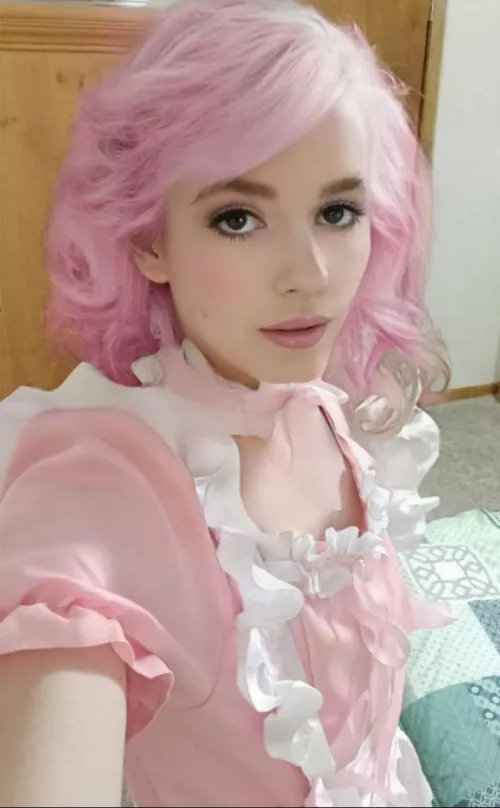 this pic could be in the dictionary next to bimbo