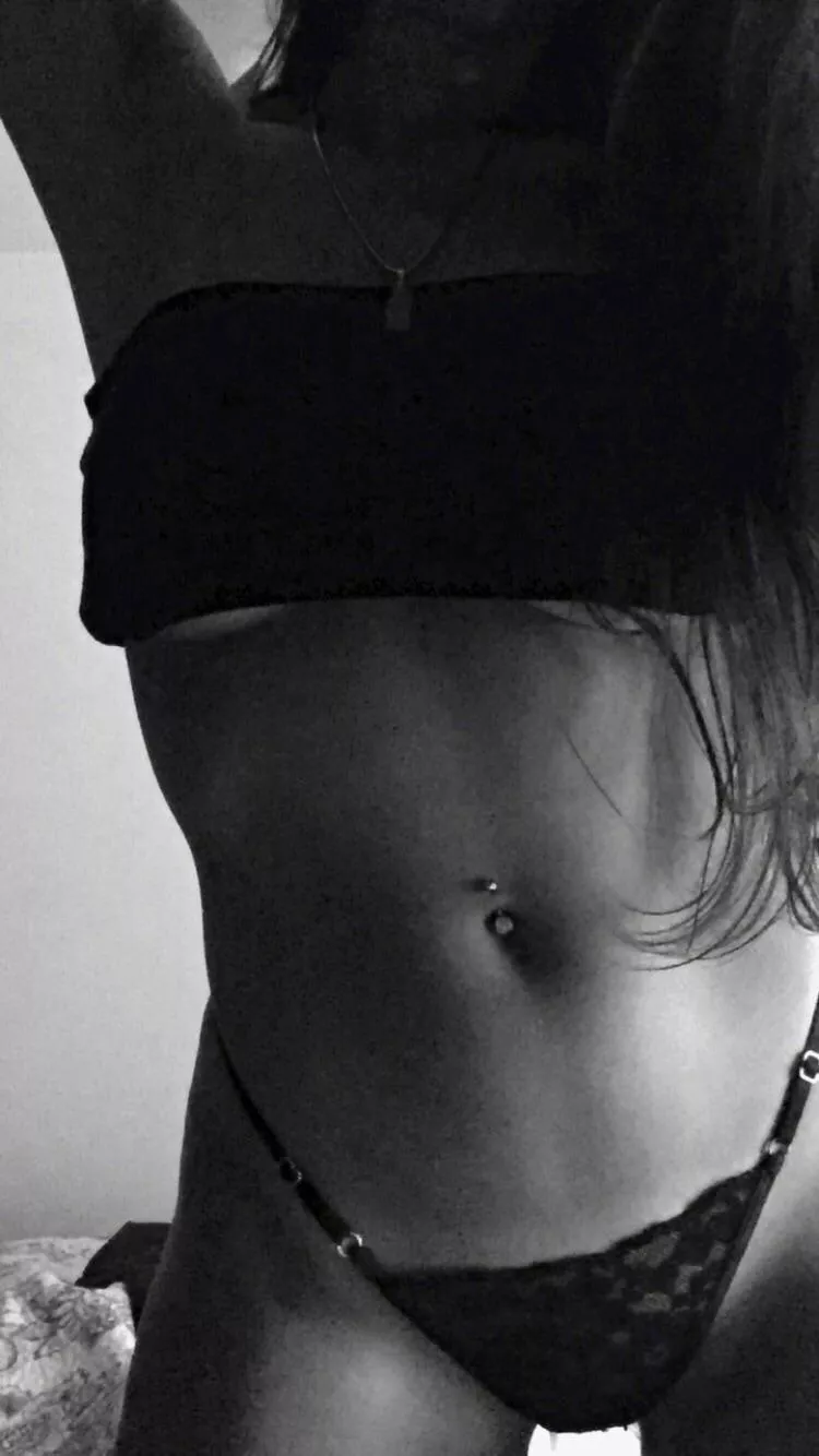 This queen is very hot and wants to play with you🔥 💦🫦