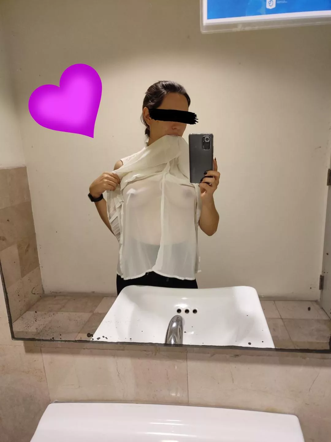 This top looks better without a bra!