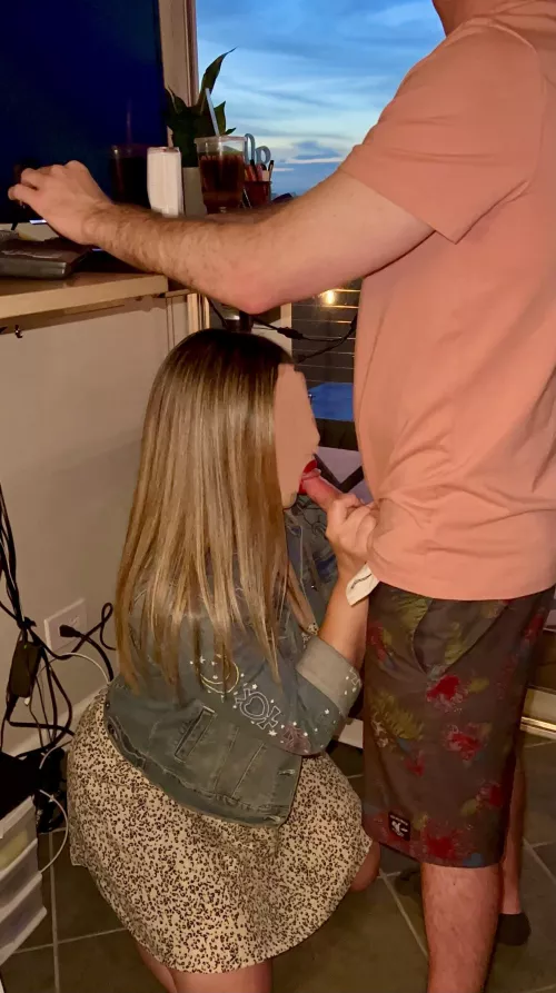 This Vixen knows exactly how to tell her Bull it’s time to log off [mfm, hotwife]