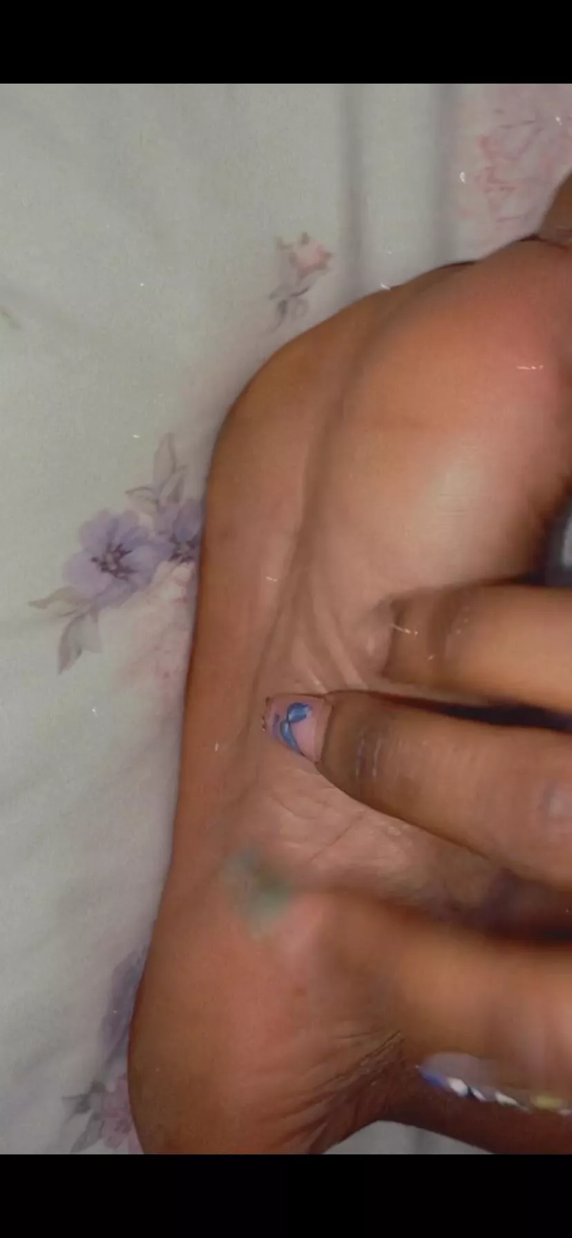 Tickling my own feet turns me on so much !! Makes me giggle & c^m all @ the same time 😅 DM for full vid.