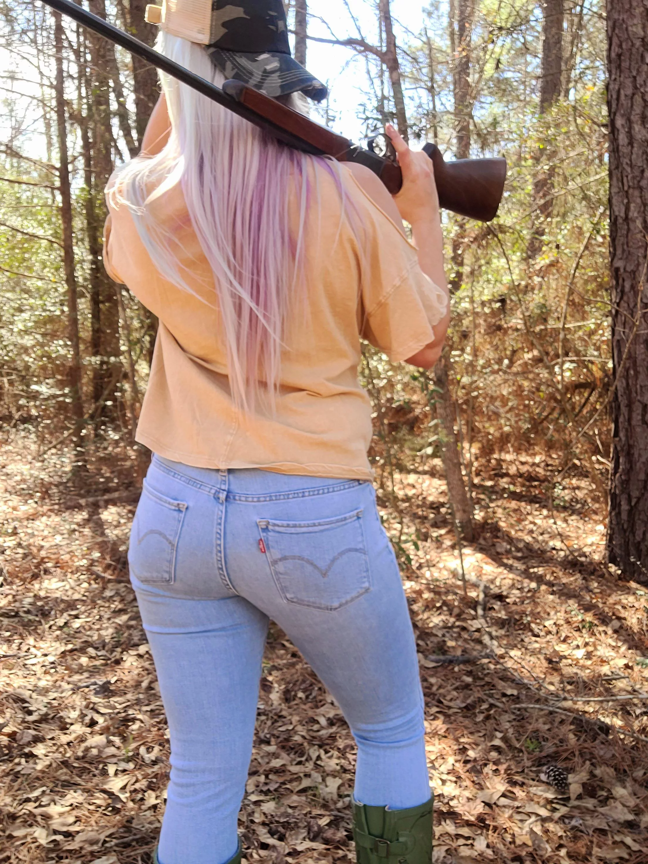 Tight jeans🍑 and my little pew pew ❤🔥 Who can tell me what gun I'm sporting? 😍😻