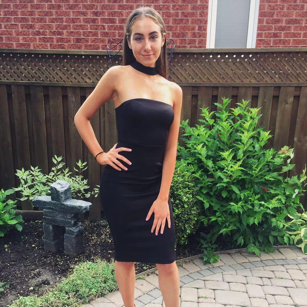 Tight mini black dress 🤤