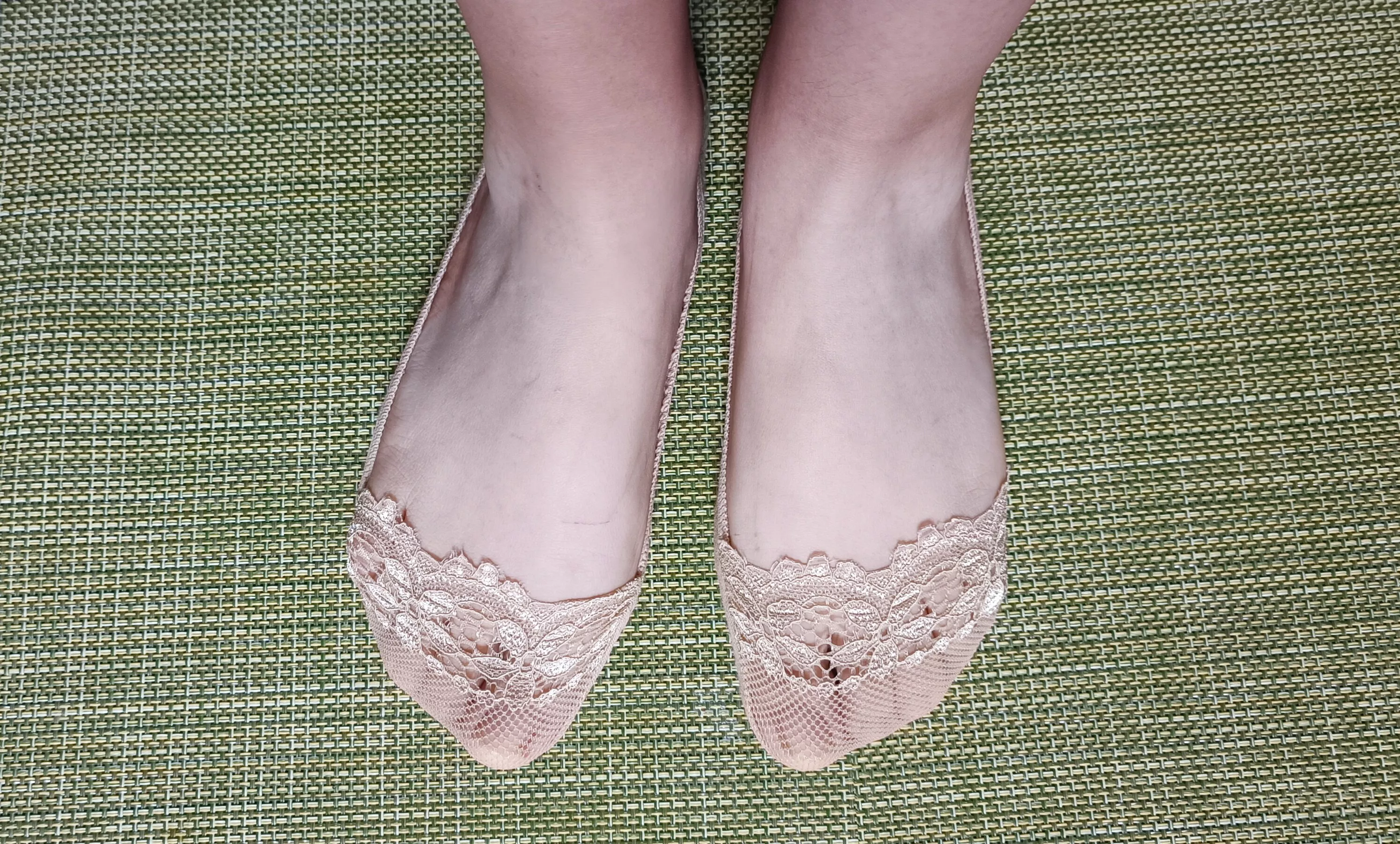 tiny feet 🤭🤭🐾🐾