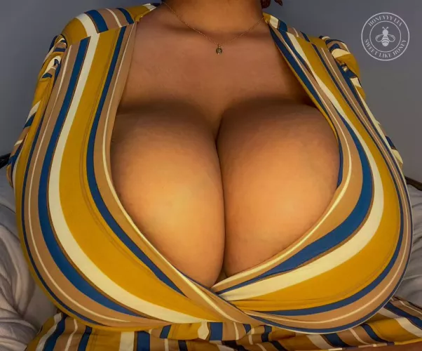 Tipping the sexy scale in this new outfit! ⭐️🥰