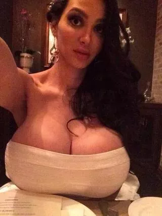 to anyone that can play as Amy in a rp. message me