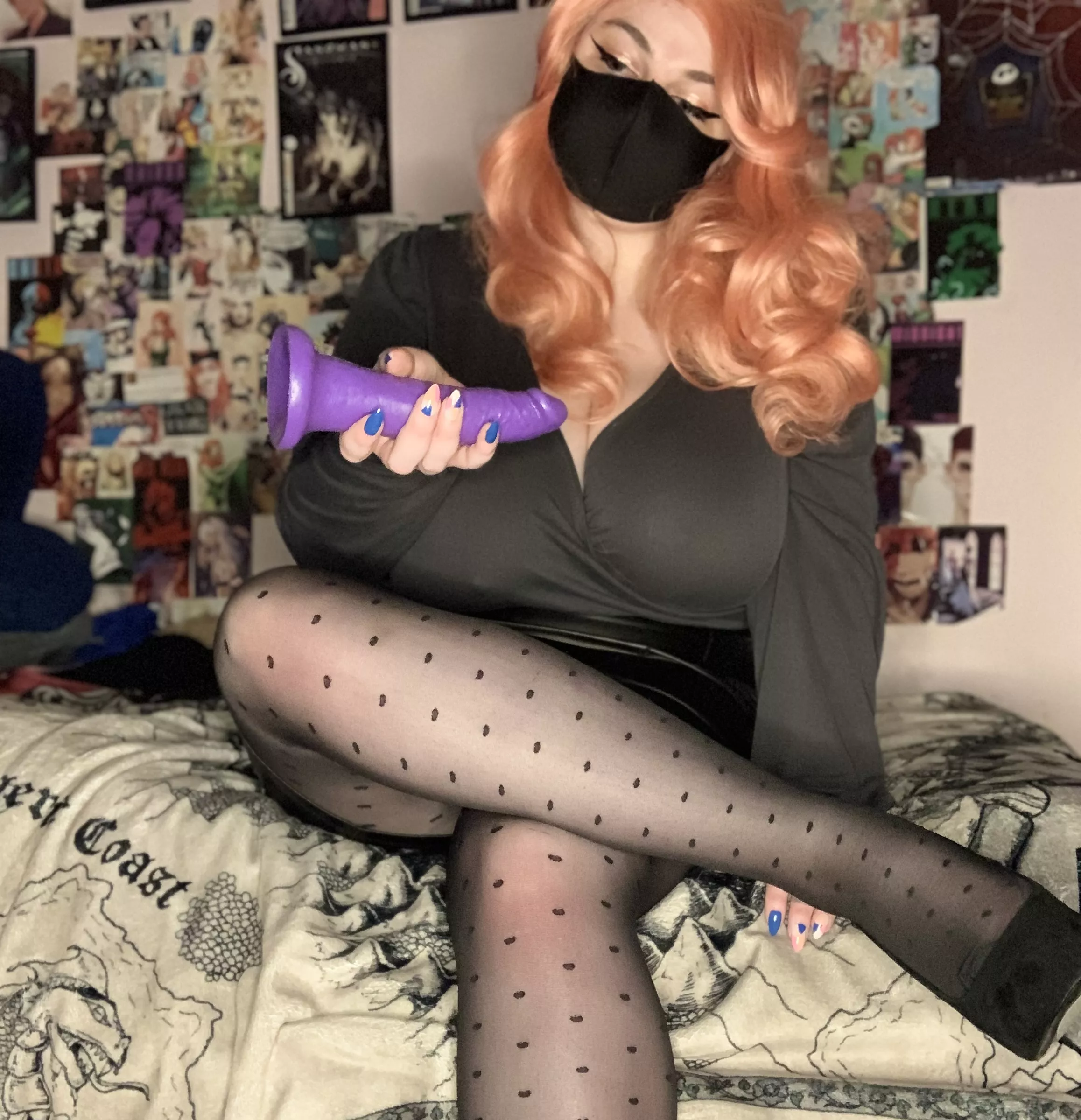 To be my personal secretary you are going to need to be able to take 7 inches whenever I demand. If you think this is big you should see the ones I keep in my desk