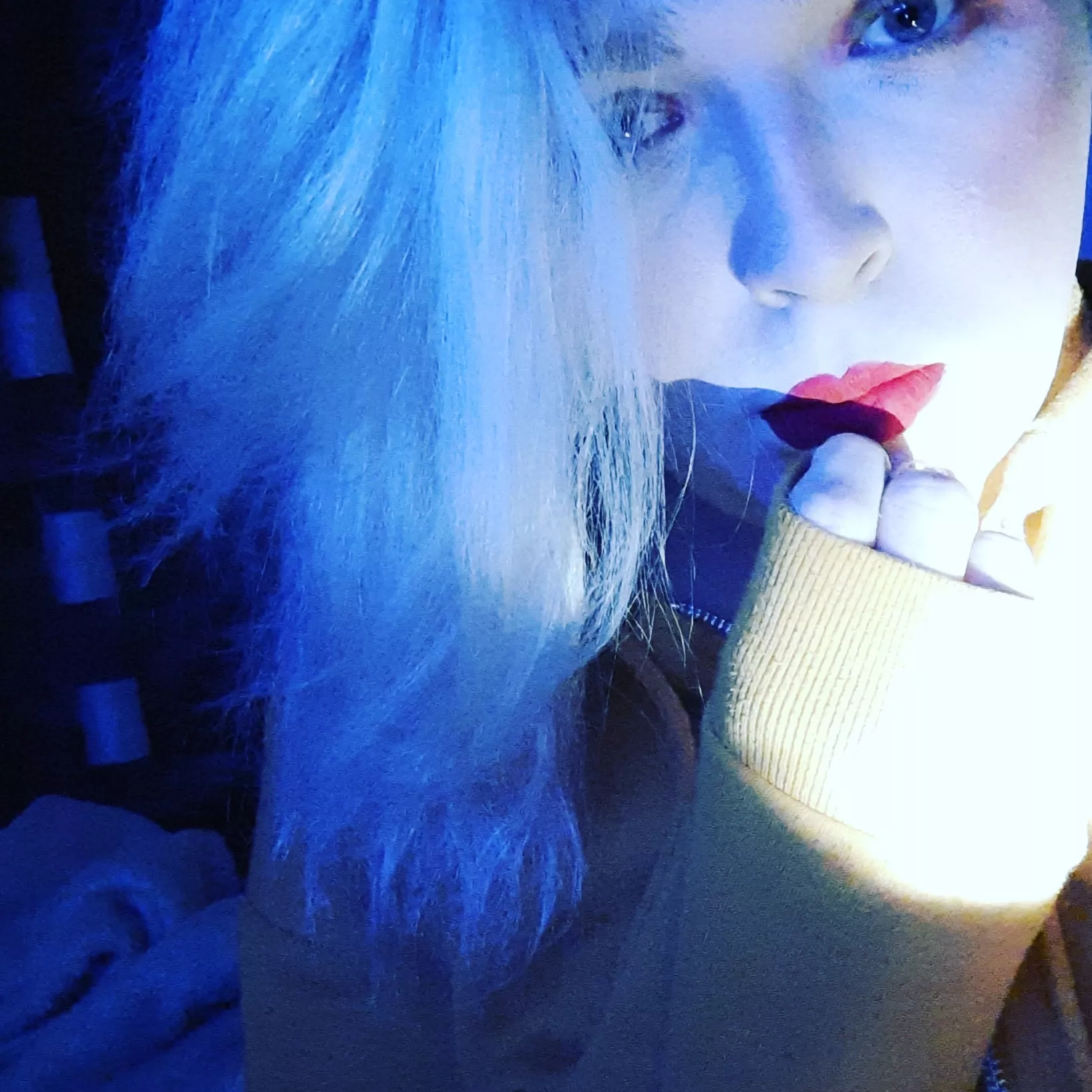 today has the potential to be one of the worst days of the year for me, show me some love to get me through the day? 😇😬🥰