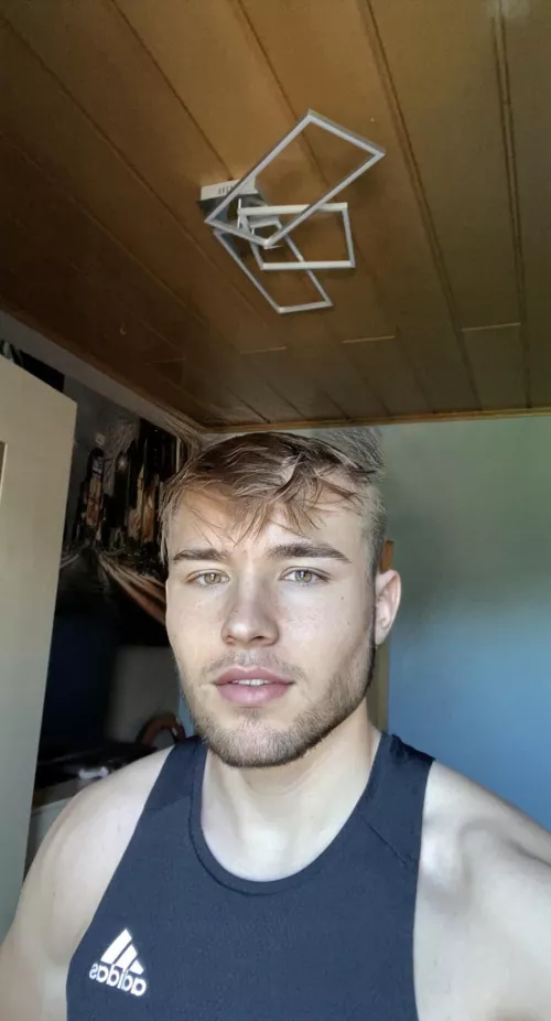 Today is shoulder day👌🏻I like to train hard with a lot of weight. 💋