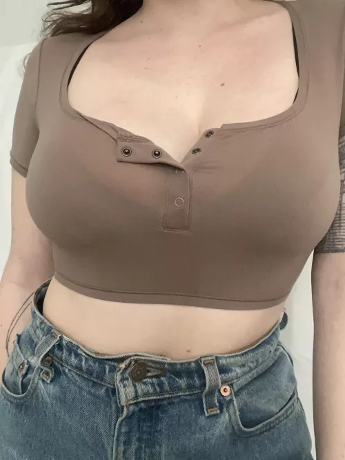 Top is probably right enough to wear without a bra, right? ;)