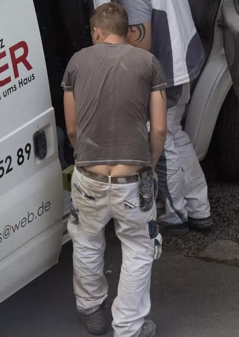“Tradie butt crack” …