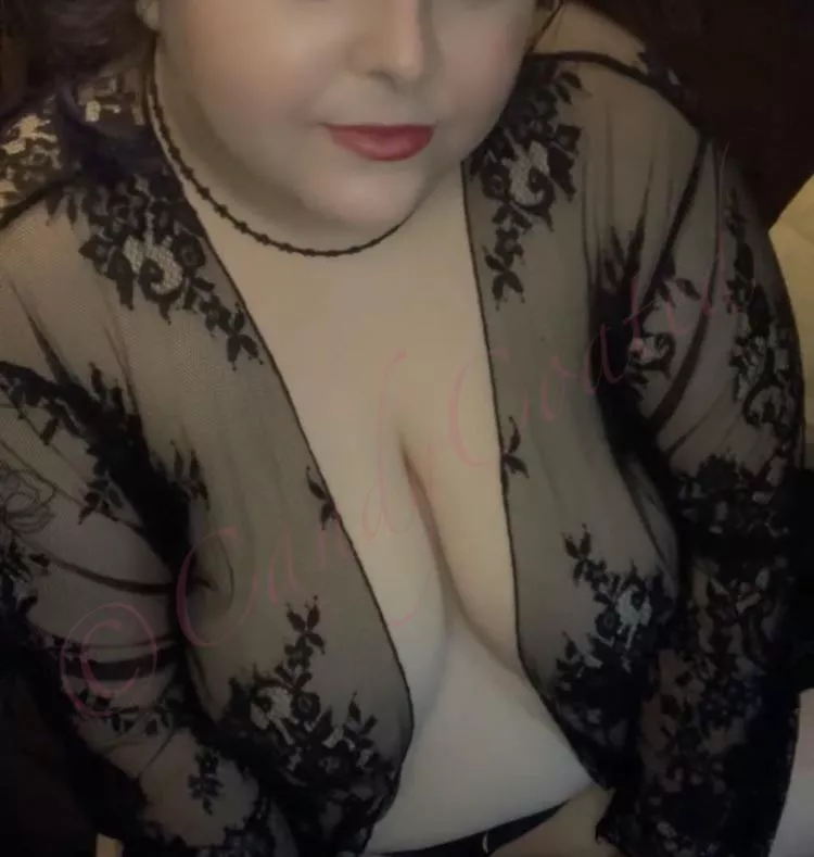 🍭 Training you is worth it when I see you bowing at my feet. [Selling] domme services