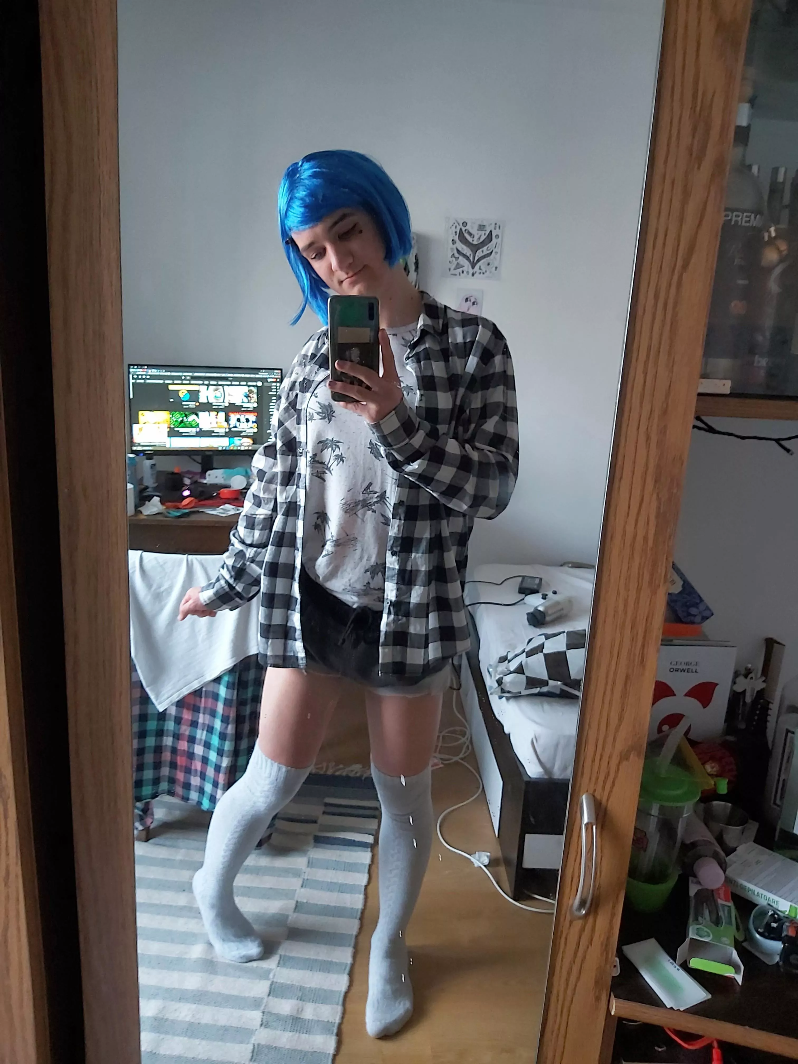 trying out shorts 🖤🤍