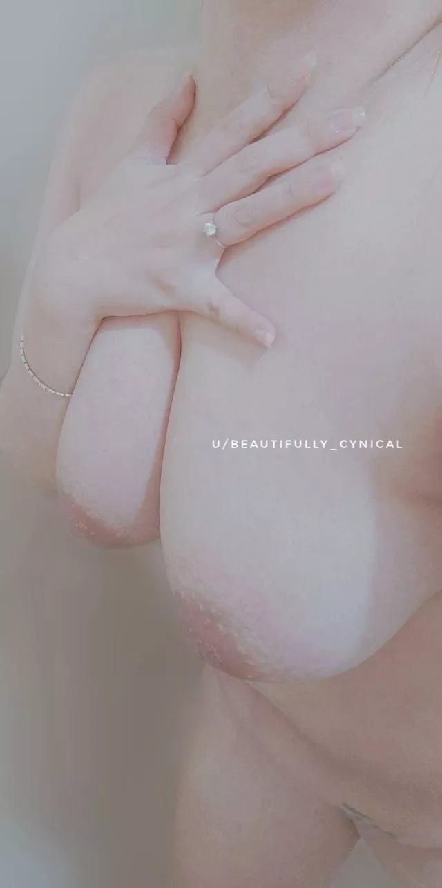 Trying to drown my stress under the shower and (f)orget how tired I am. One more day. Hang in there, self. 💋🚿