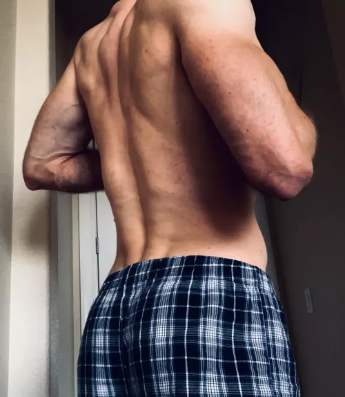 Trying to get that back arch, training hard. Ca[M]era fell over a few times 😆.