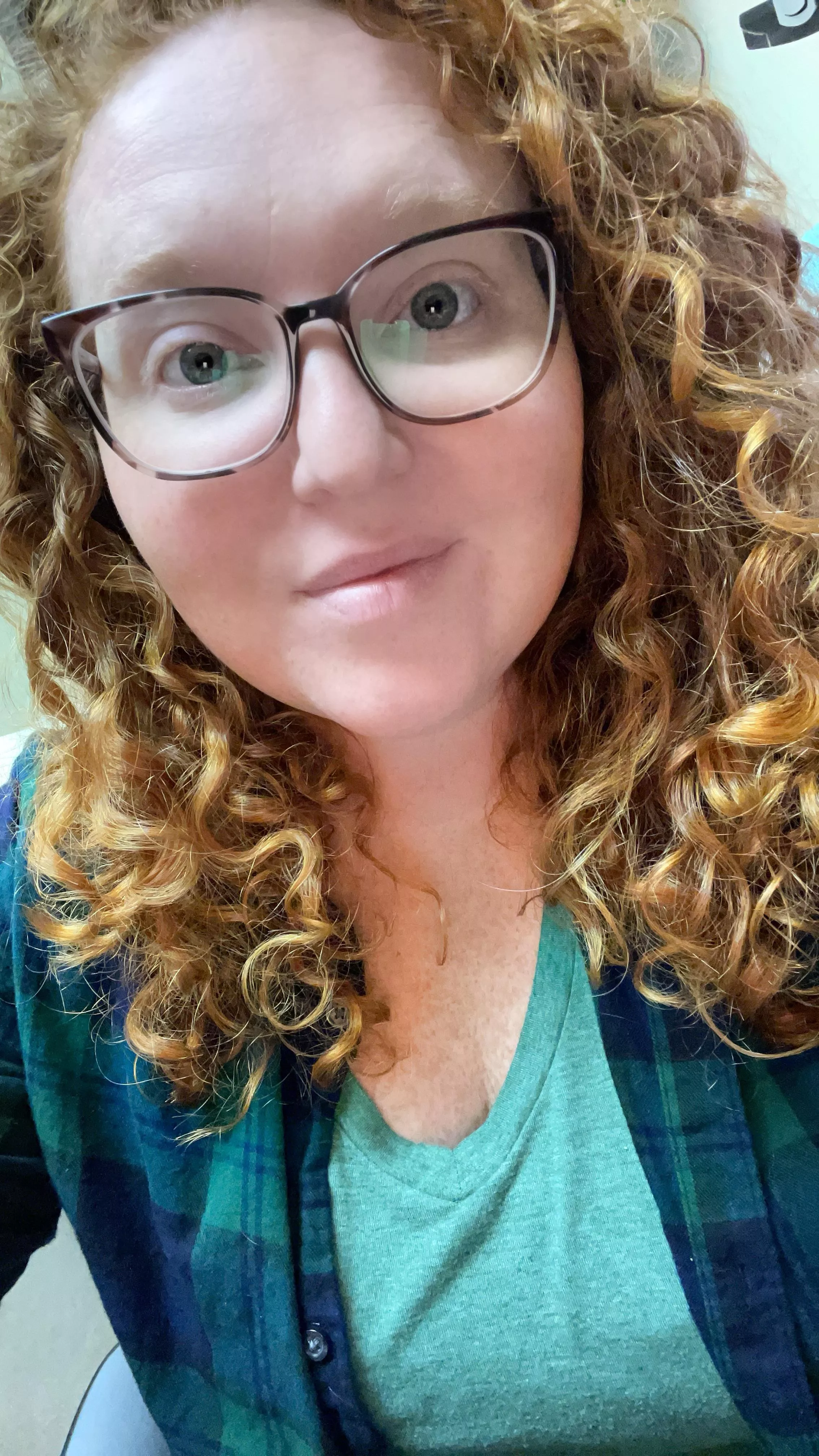 Trying to wear less makeup as of late but my damn freckles are still too pale to see most of the time 😭