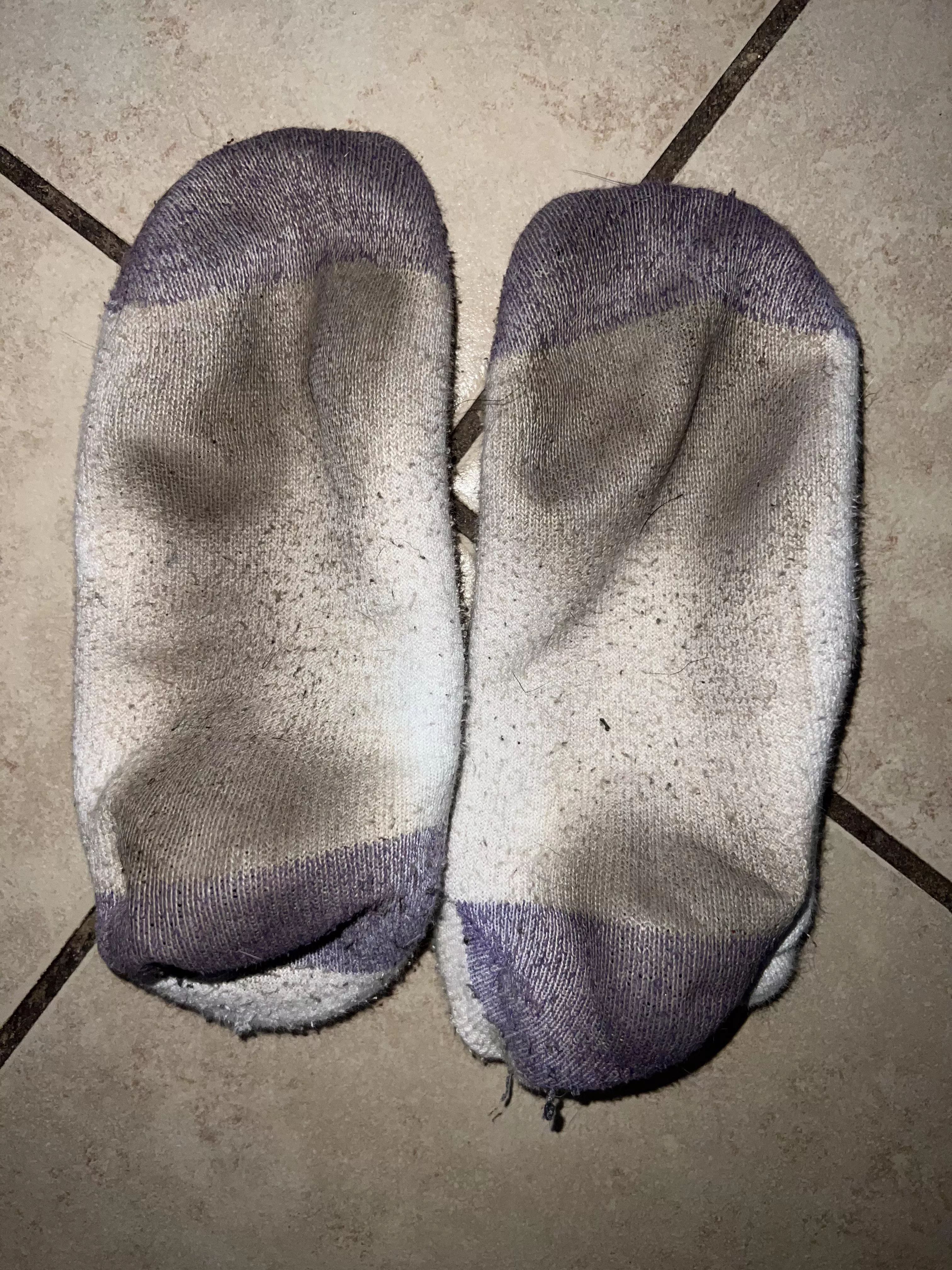 Two pairs for the price of one?! Cum quick 😈