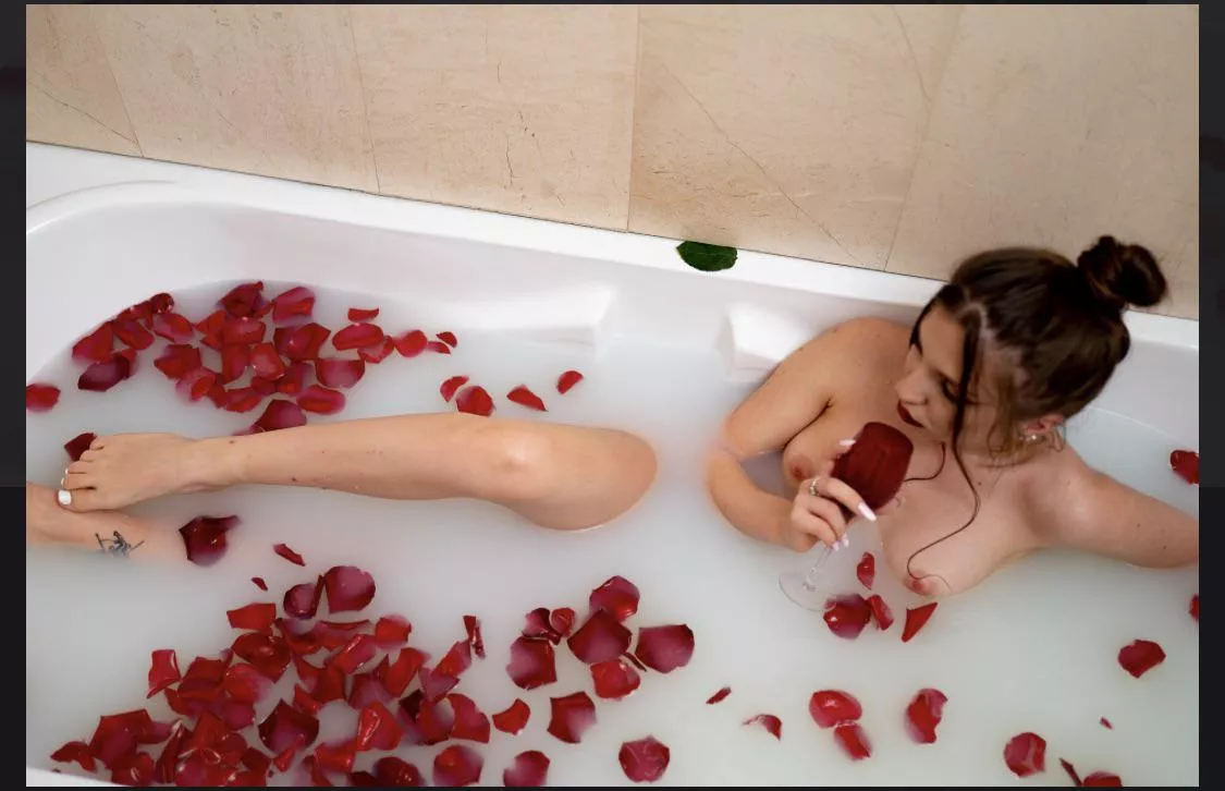 Up arrow if you’d like to have a bath together ! <3