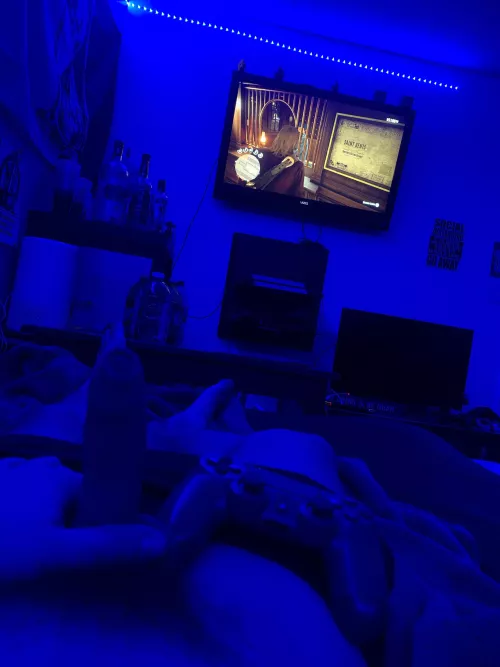 Update to how RDR2 without suitemates around you is going ;) - Bottom/Sub - DMs open / Any age