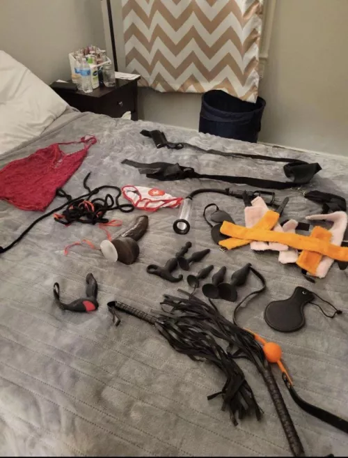 Upvote and get a good task from me lovely mommy 🥰 and those diddo and .I will teach you how to ride them on add me on kik: Goddesshell12