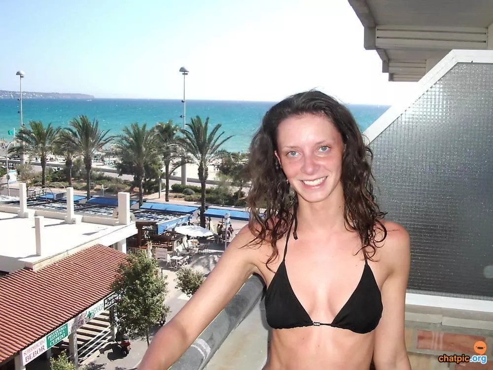 Upvote make her famous and i’ll share more of this slut