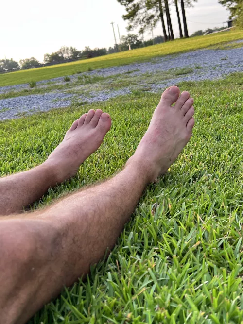 Upvote this if you actually like feet