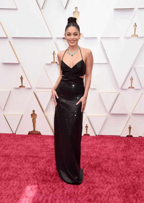 Vanessa Hudgens at the red carpet (2022 Oscars)