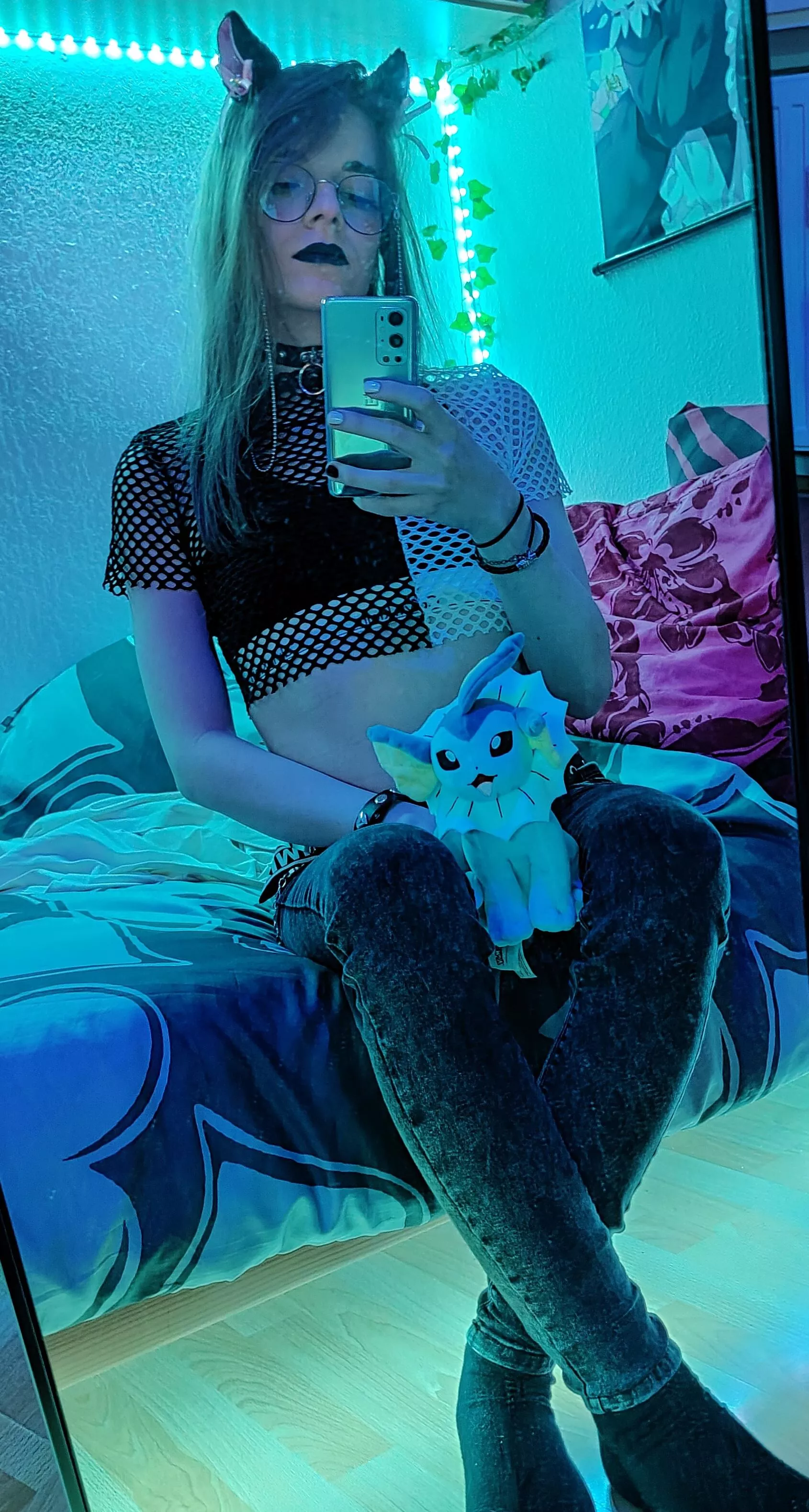 Vaporeon and i have some things in common 😸 and yes i did clean my mirror after taking this 😅